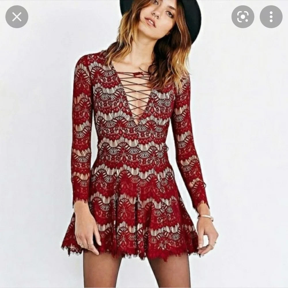Red lace dress - Picture 1 of 9
